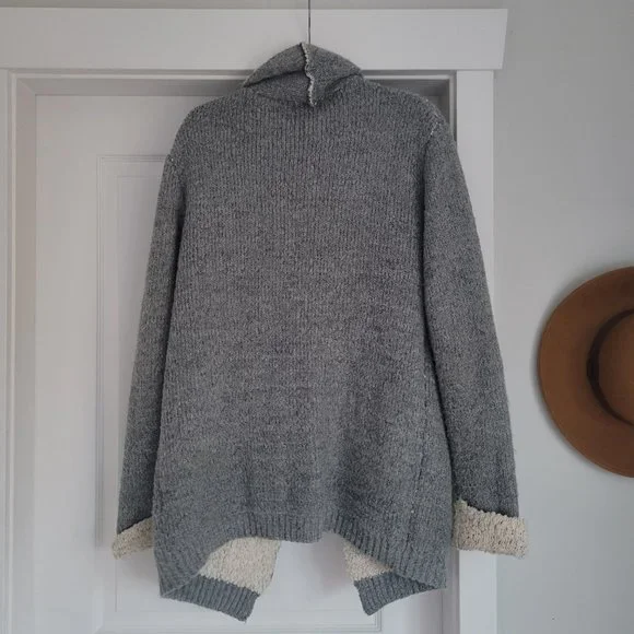 Hummingbird Gray and Cream Cardigan Sweater - Picture 4 of 4